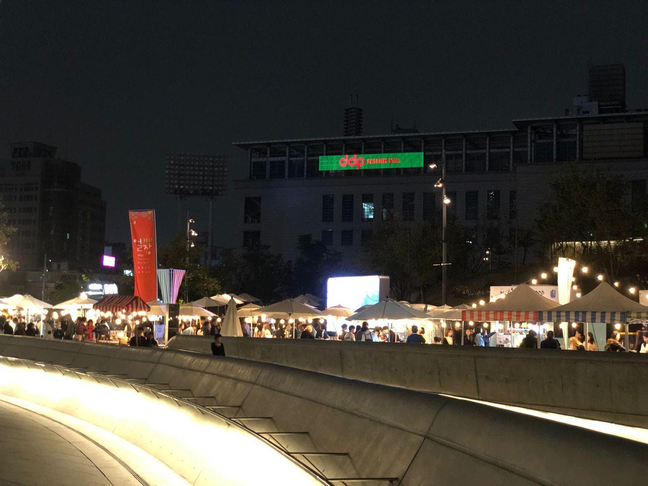2025 Dongdaemun Night Market Visit! - Enjoy all the attractions from lively DDP night market!
